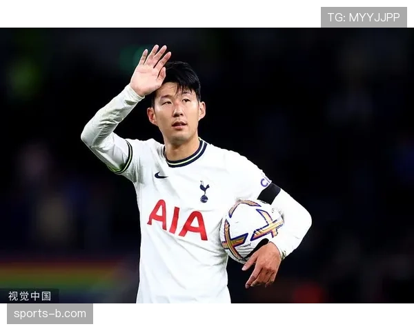 特写瞬间:孙兴慜进球后指向天空,纪念去世的俱乐部前青年队教练 特写瞬间:孙兴慜进球后指向天空,纪念去世的俱乐部前青年队教练